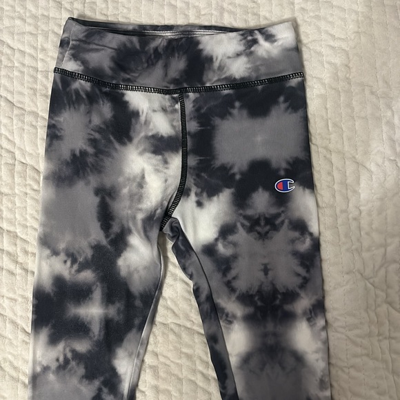 Girls champion leggings size 5 used once in great condition looks brand new - Picture 2 of 3